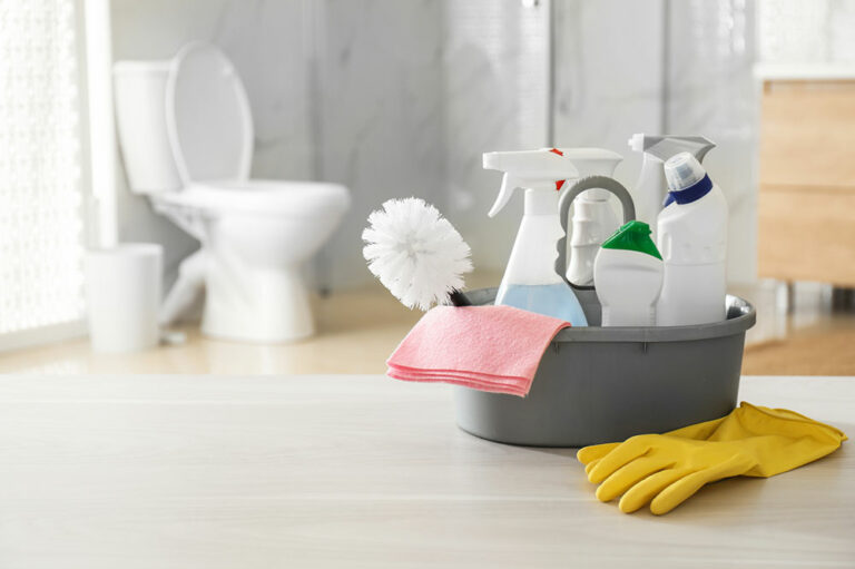 Helpful tips for choosing the right bathroom cleaner